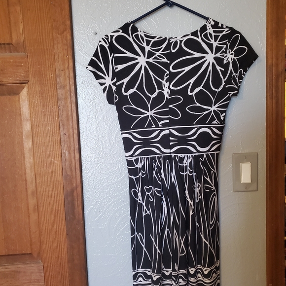 Black and white dress - Picture 2 of 4